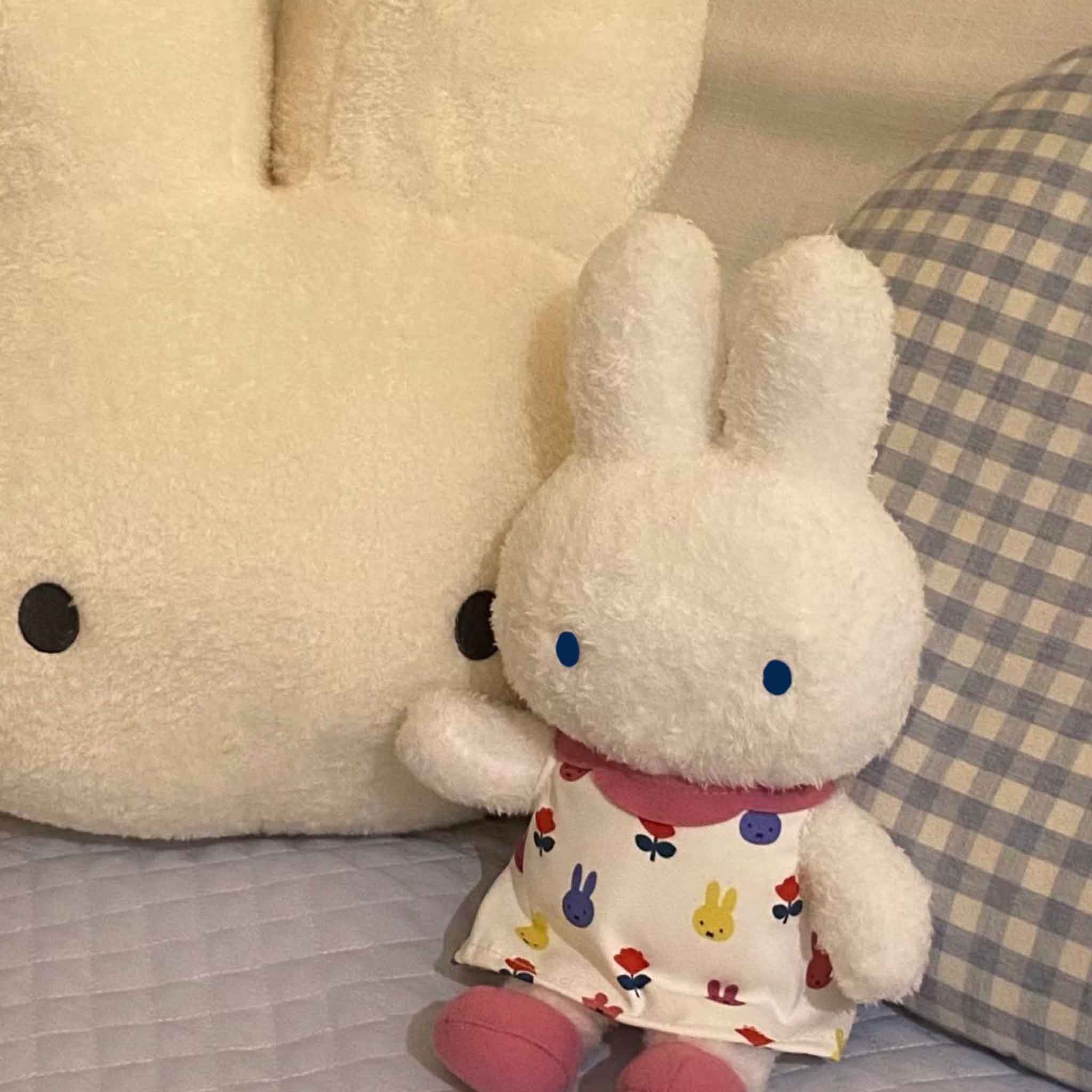 Home Decor Company - Boneka Kelinci Berbulu Lembut yang Lucu,